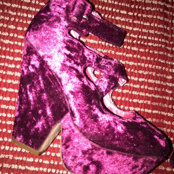 Vintage Y2K style velvet platform heels - Picture 3 of 3